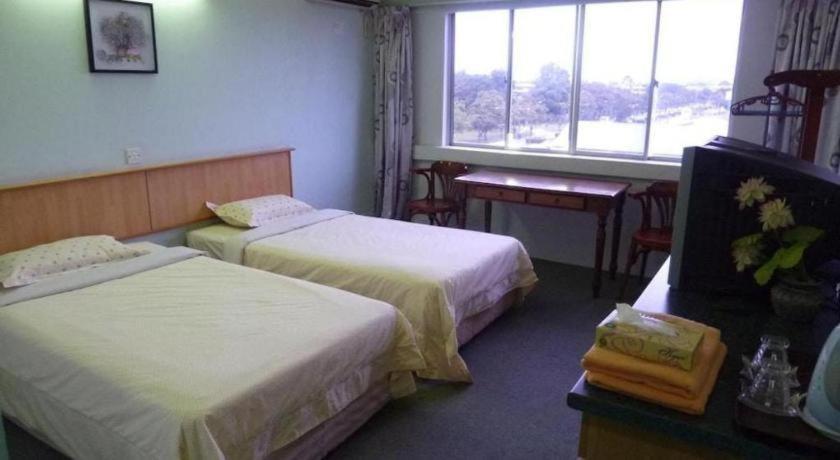 Hotel Hung Hung Kuching Exterior foto